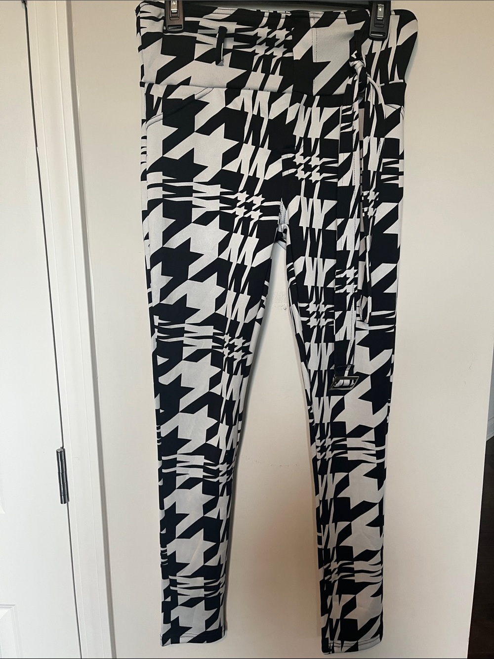 shosho Black and White Houndstooth Print Leggings